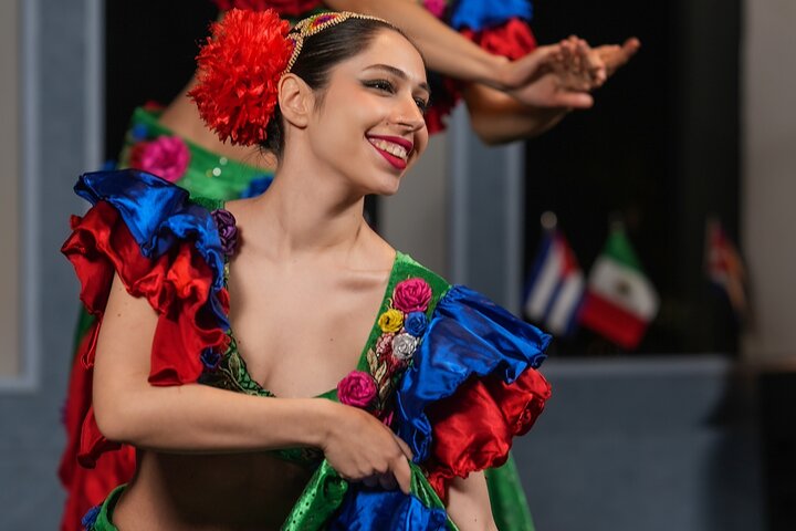 SUNSET OR DINNER CRUISE WITH BIRTHDAY CAKE AND SONG 