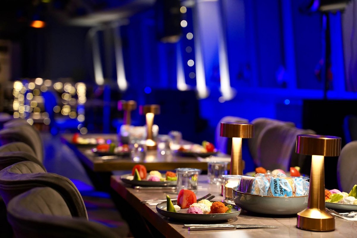 SUNSET OR DINNER CRUISE WITH BIRTHDAY CAKE AND SONG 