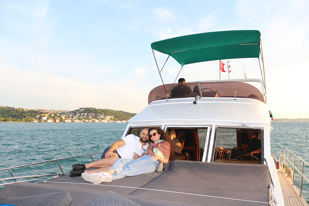  BEST Bosphorus Sunset Sail- Luxury Yacht Cruise - Self Coming - WITH PROFESSIONAL GUIDE 