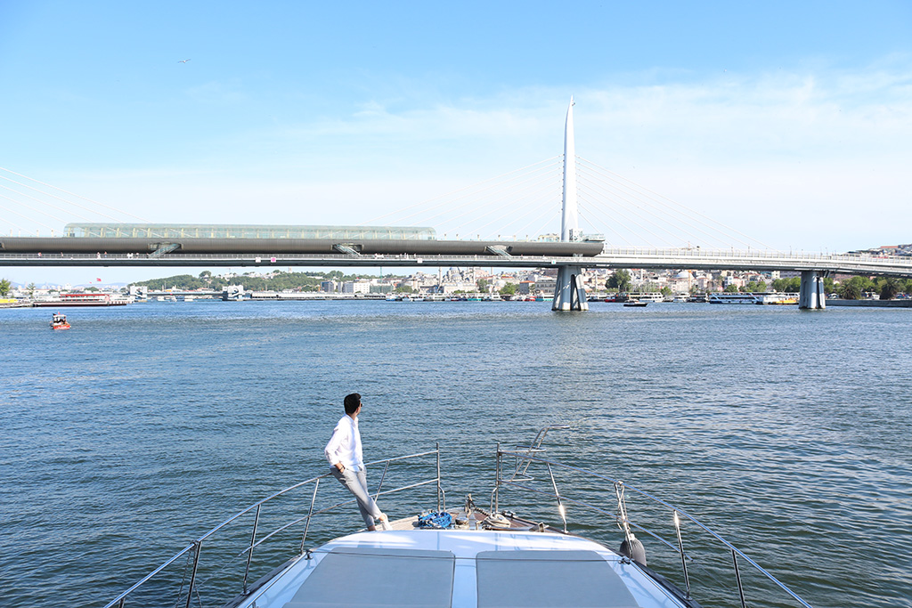 BEST Sunset Sail- Luxury Yacht Cruise - With Hotel Transfer & WITH LIVE PROFESSIONAL GUIDE 